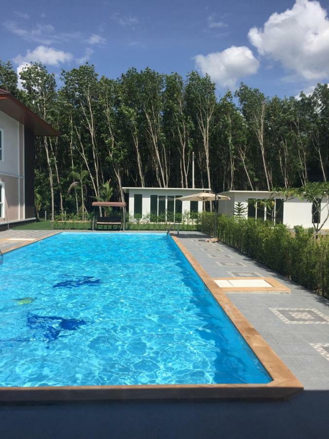 Pool House Lansaka 3*