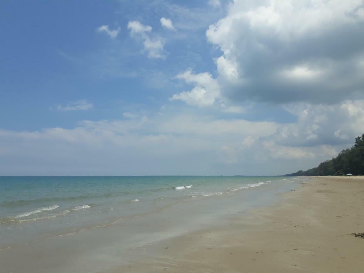 Mae Rampung House คาราโอเกะและสระเด็ก Casa de férias Rayong