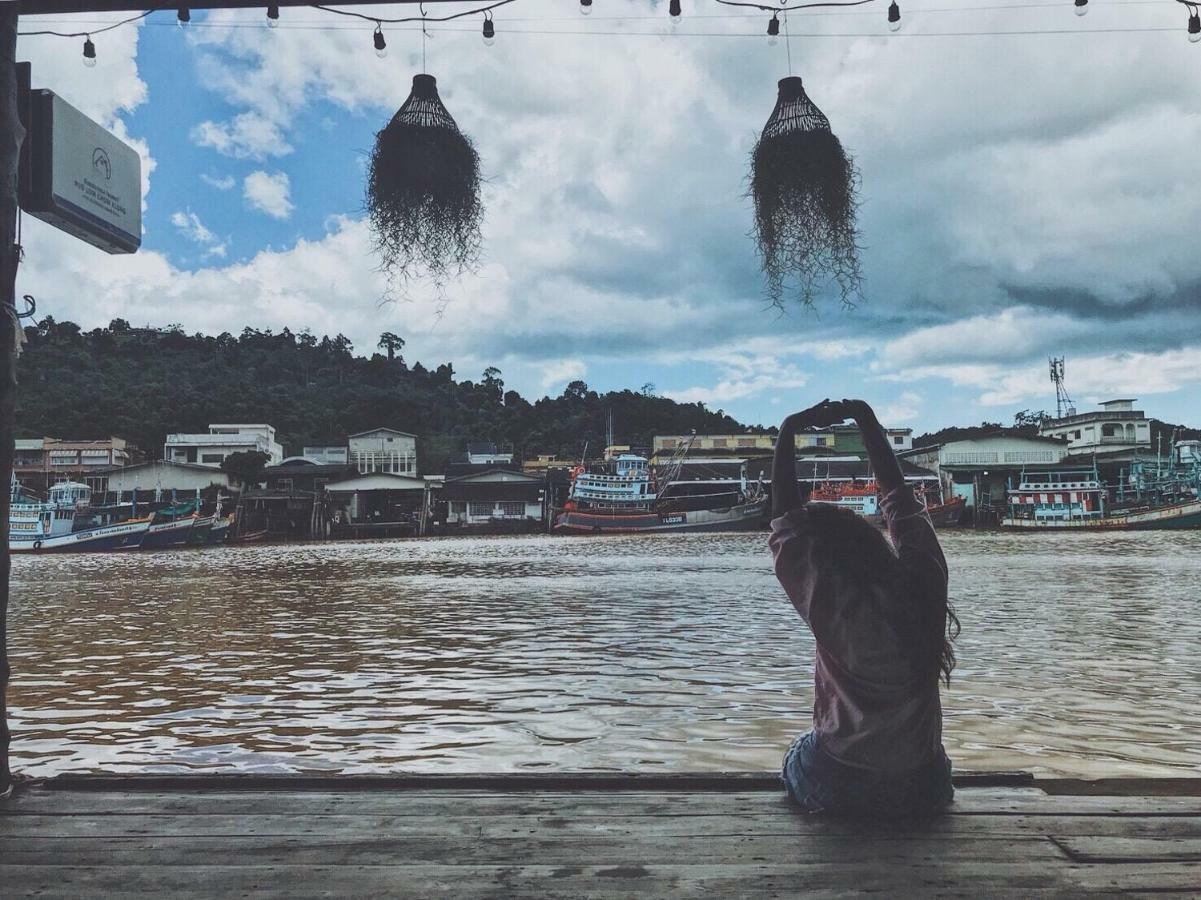 Rub Lom Chom Klong * Chumphon