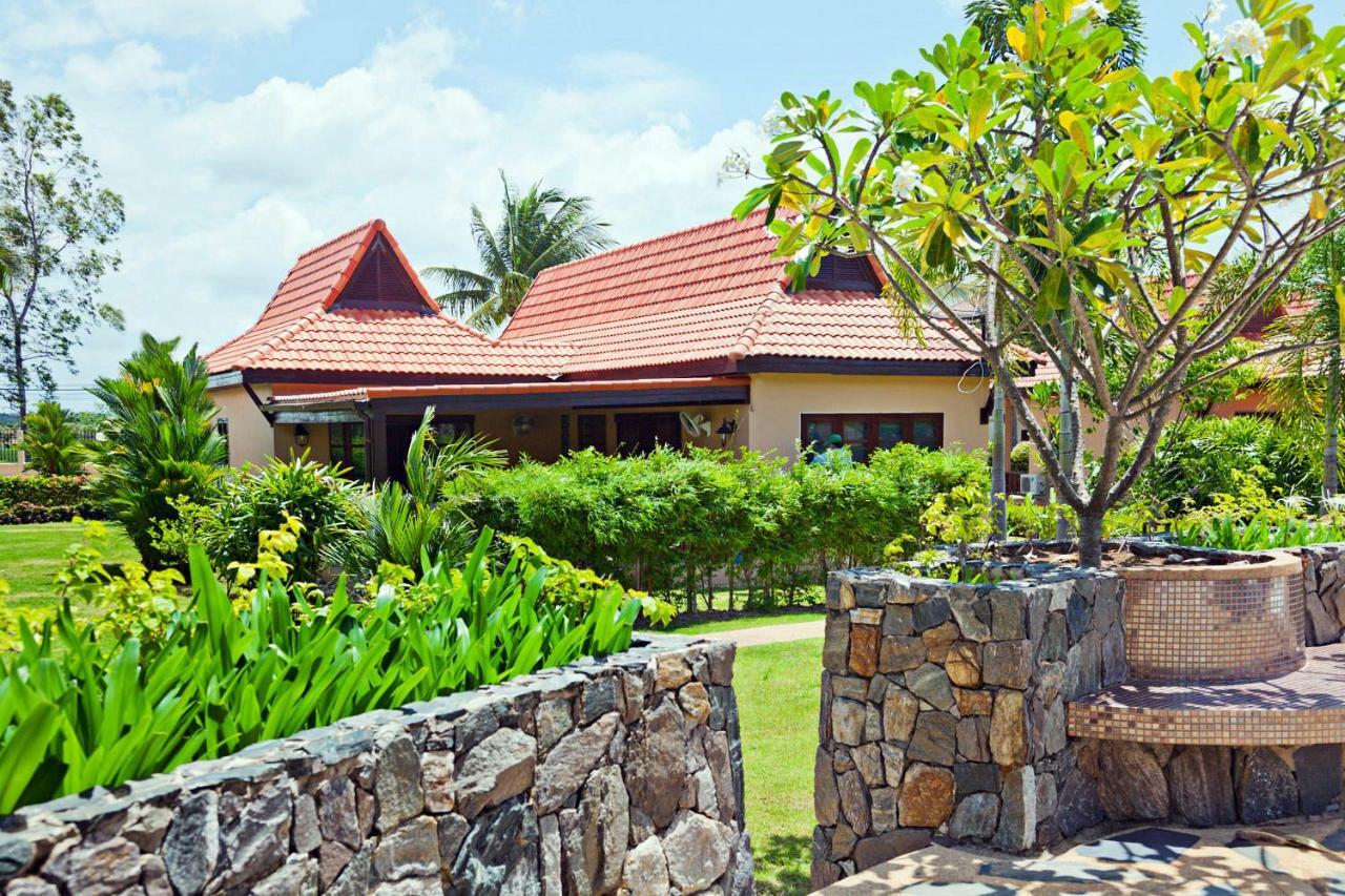 Family-friendly House, A Few Steps From The Pool And Close To The Ocean.
