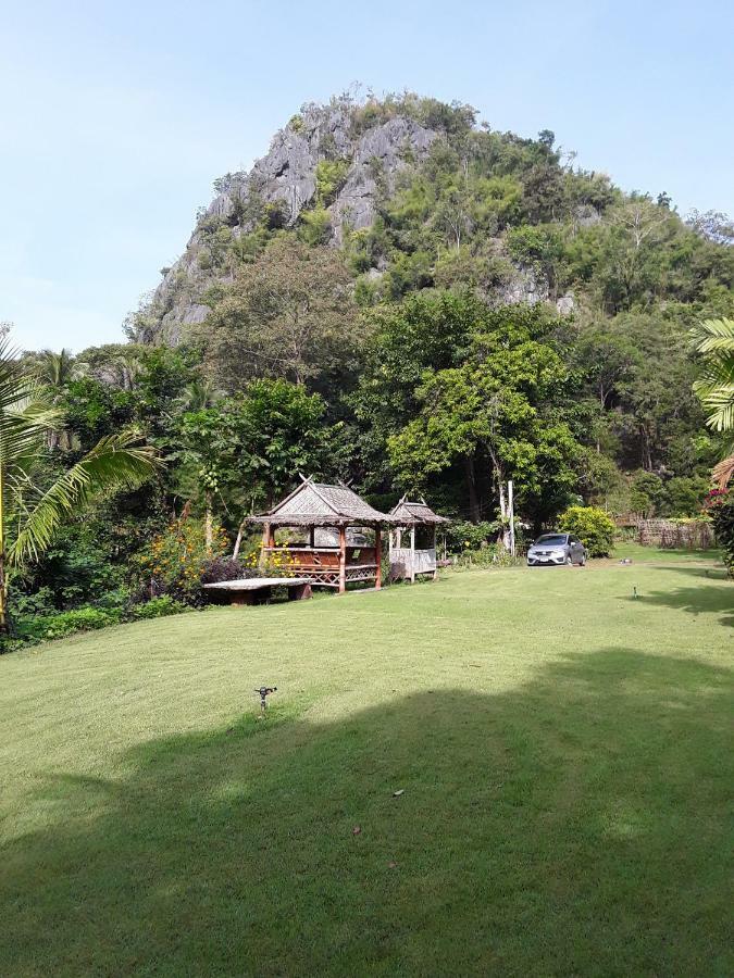 Resort Baanrai Saiyoknoi *