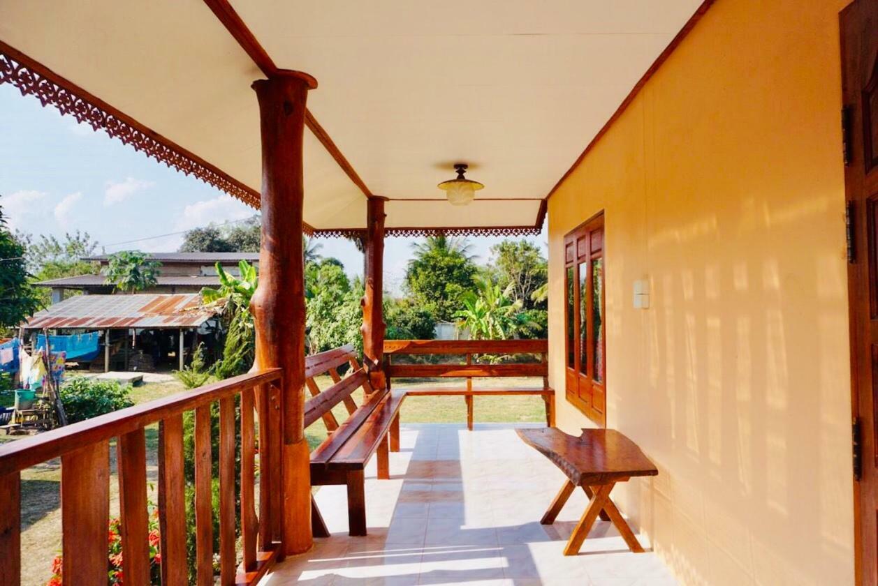 บ้านเรือนทอง Chiang Khan