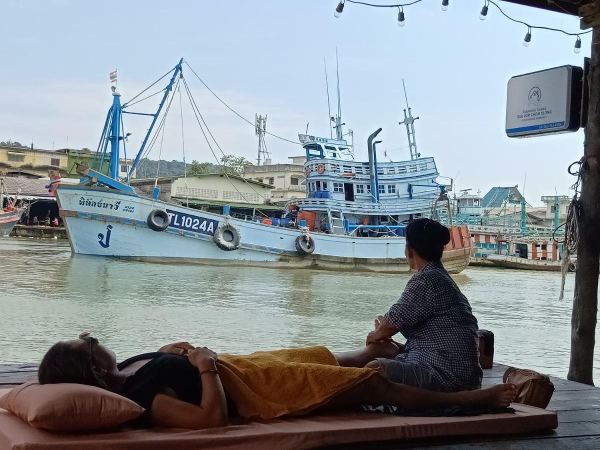 Rub Lom Chom Klong Chumphon