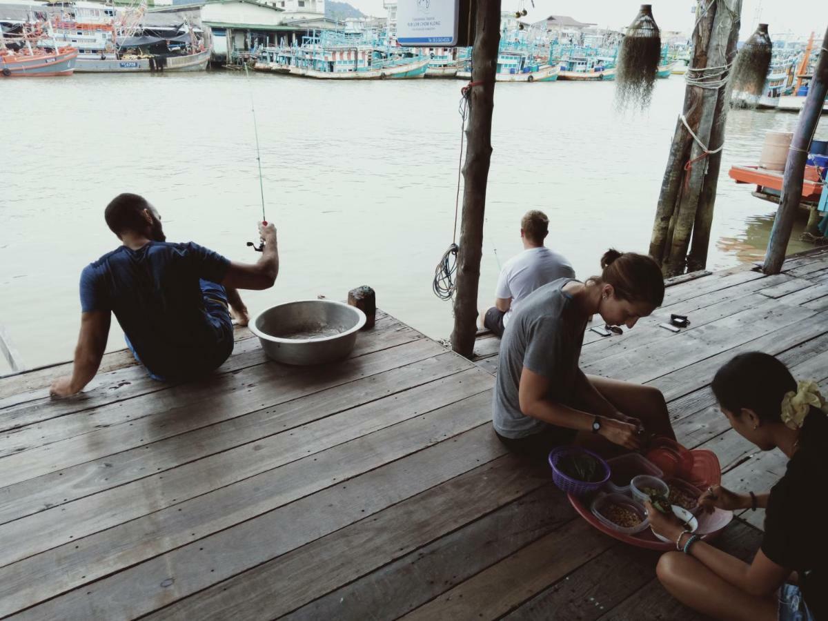 Rub Lom Chom Klong * Chumphon