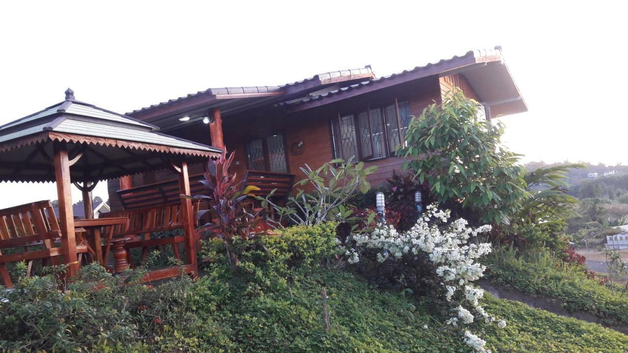 Flora Resort 3*