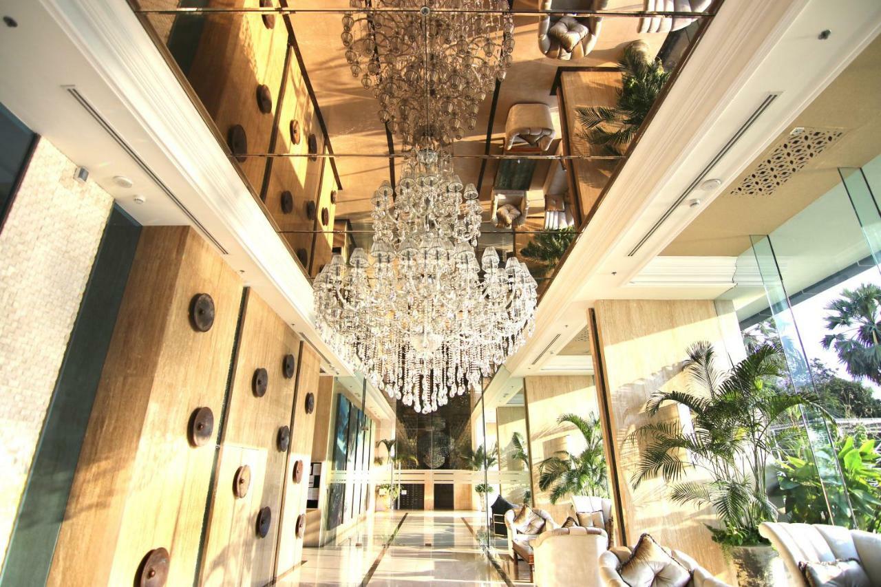 Luxurious Beachfront Apartamento *