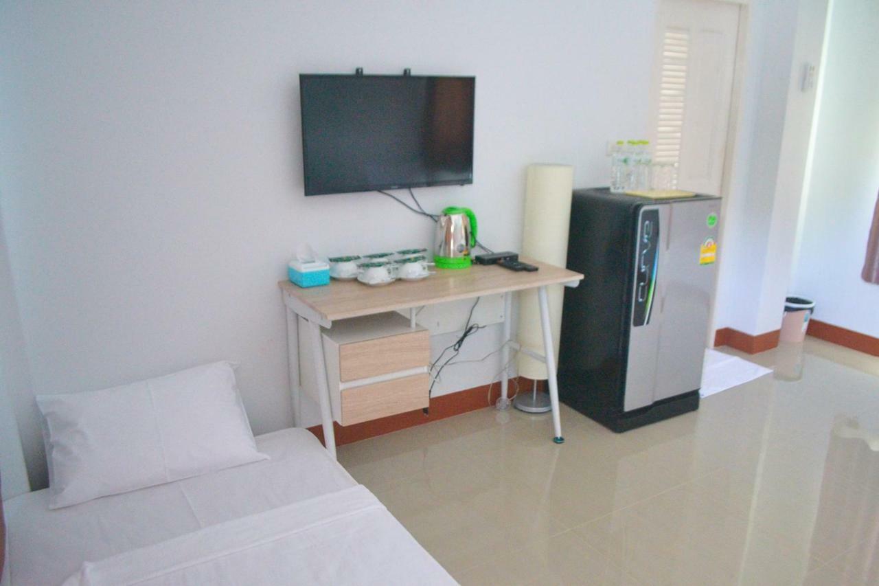 Pool House Lansaka 3*