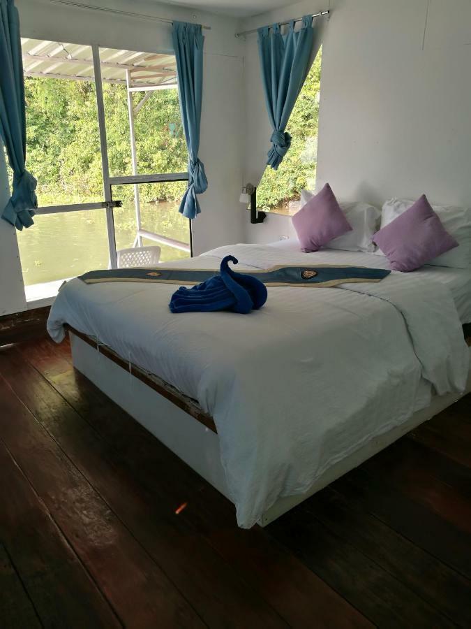 Resort River Marina Uthai Thani