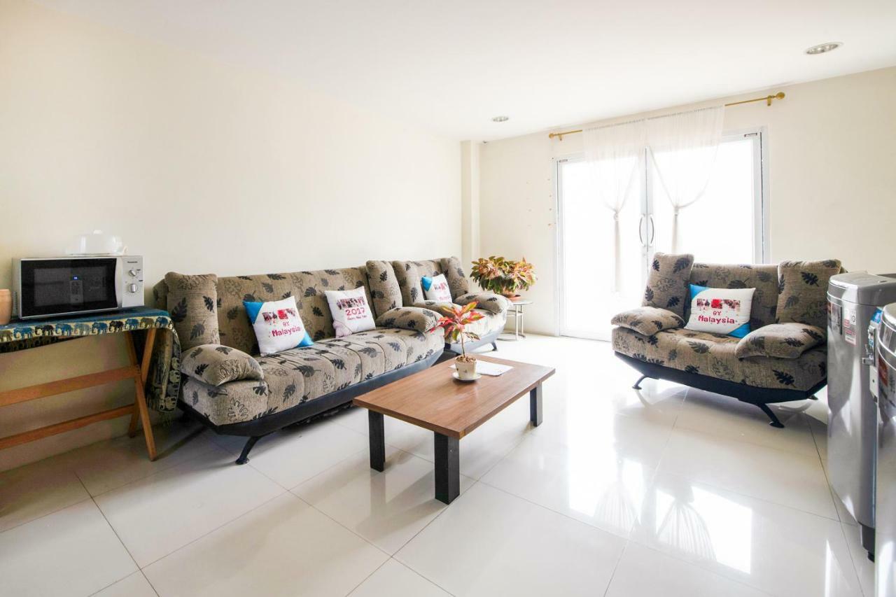 Hotel Oyo 306 Paradise Park Laemchabang 2*