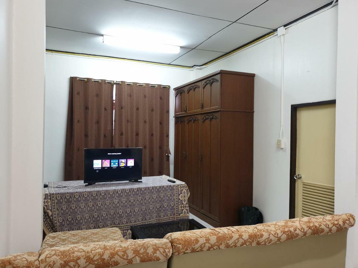 Super Hostel