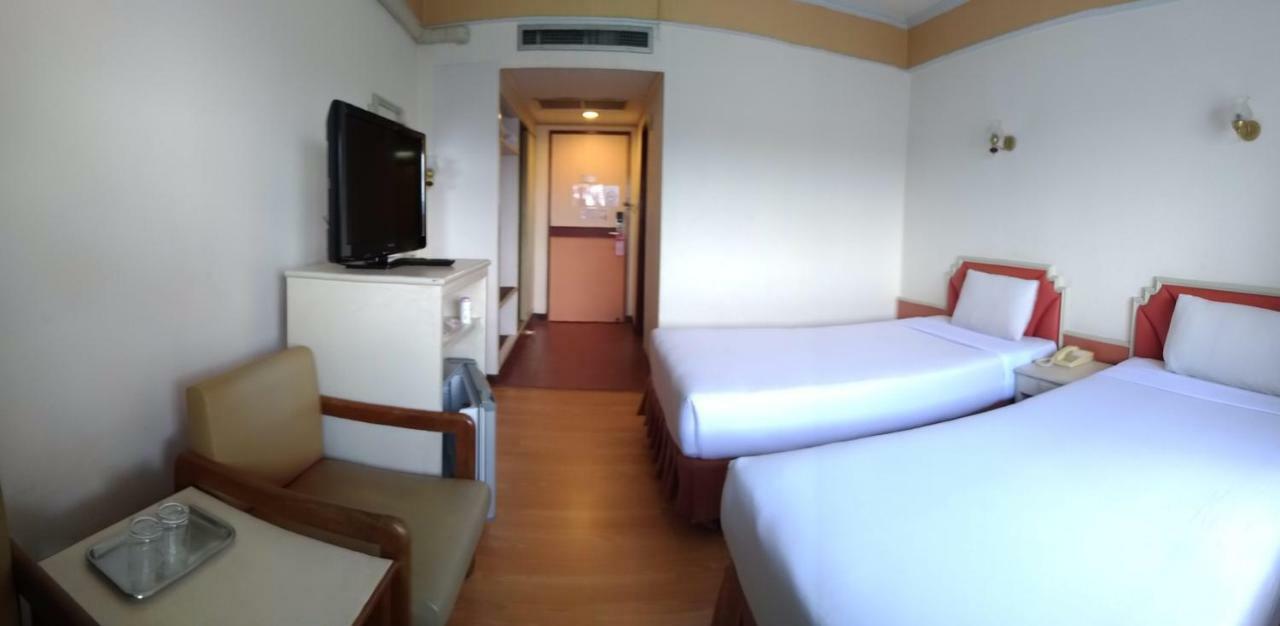 Sakura Hotel 2*