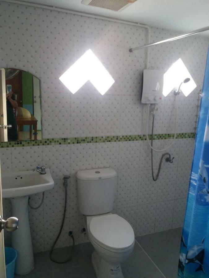 บ้านพักสัตหีบ Jk Marine House Guest house 2*