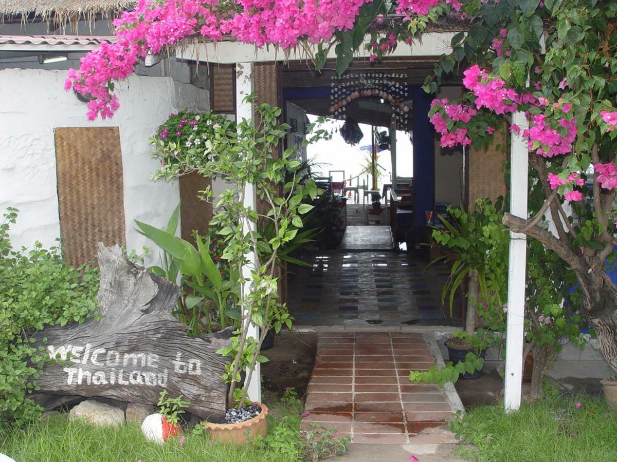 The White Pearl Beach Club 3* Ban Bang Po