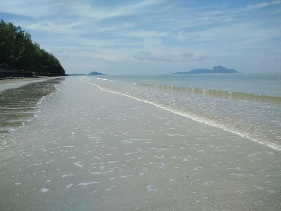 Fisherman's Hut , ขนำชาวเลโฮมสเตย์ 2*