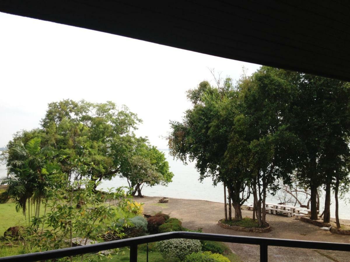 Baan Rug Nam Sai