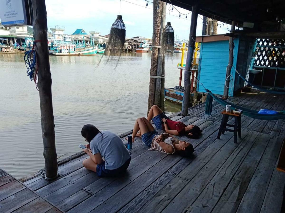 Rub Lom Chom Klong Chumphon