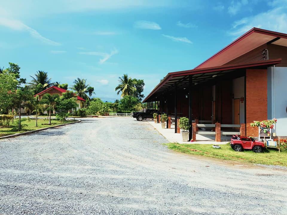 Tawan Village Ban Khlong Yang