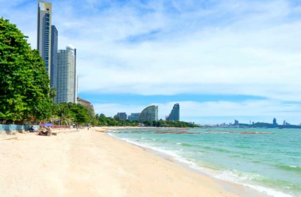 Hotel The Circle Jomtien Beach