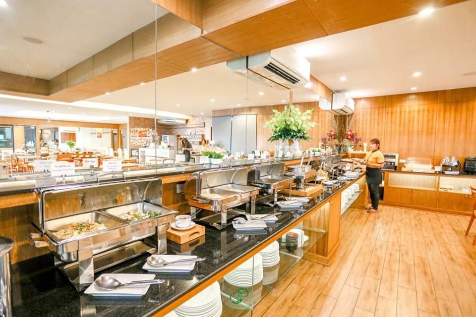 Hotel Crystal Jade 3*