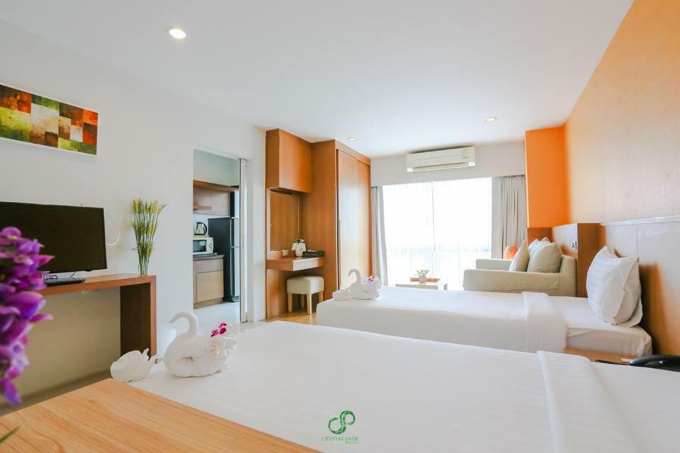 Crystal Jade Hotel 3*