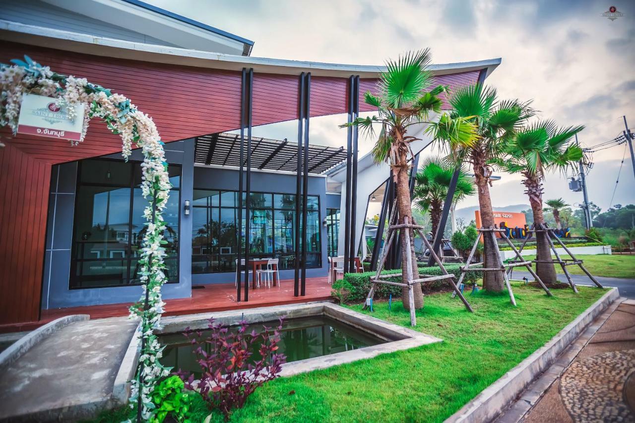 Resort Saint Tropez Chao Lao Beach