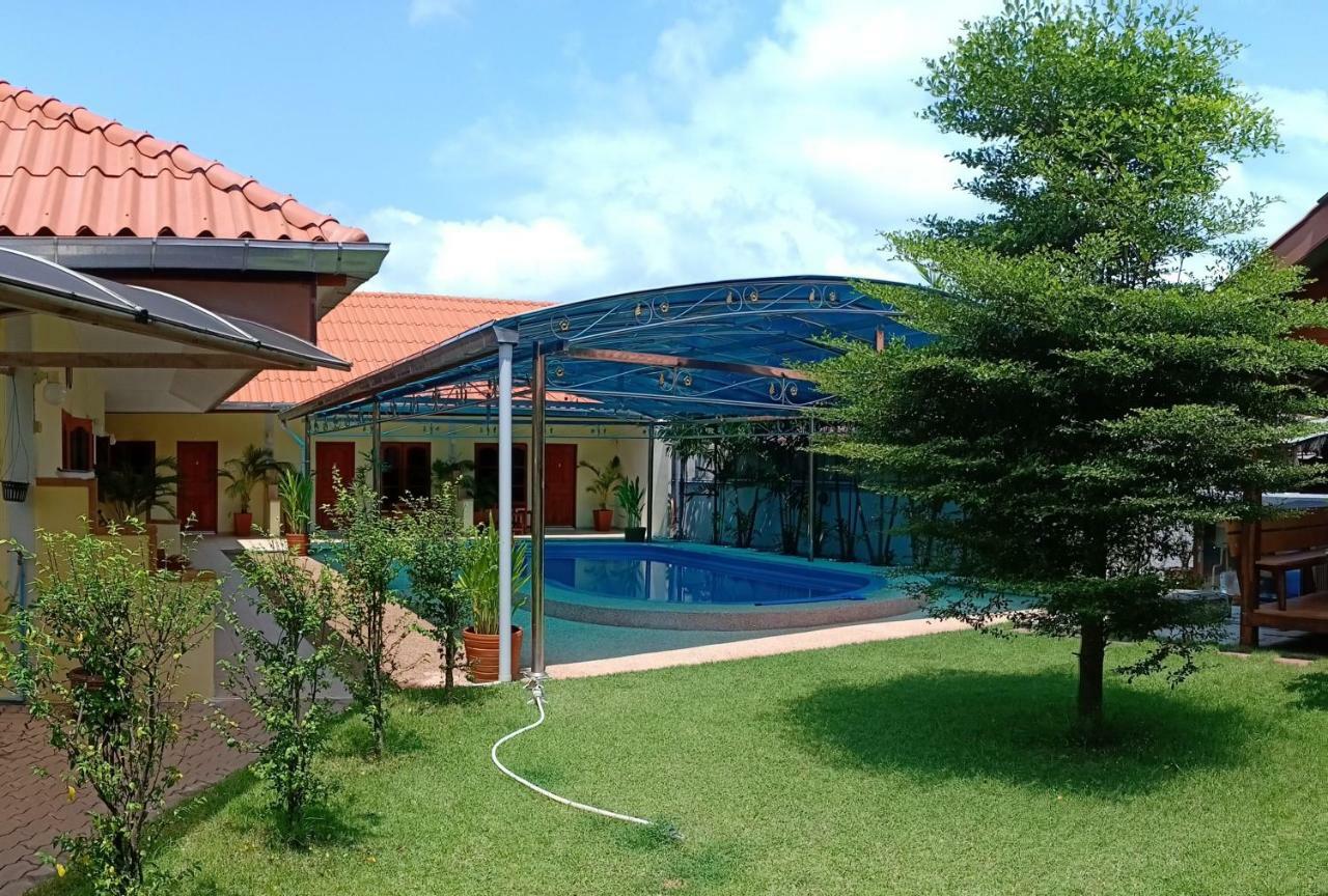 Resort Malee 3*