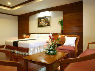 Life Up And Hotel 3*