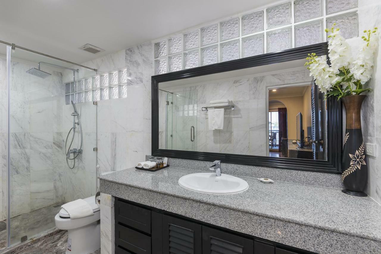 Hotel The Ambiance 3*