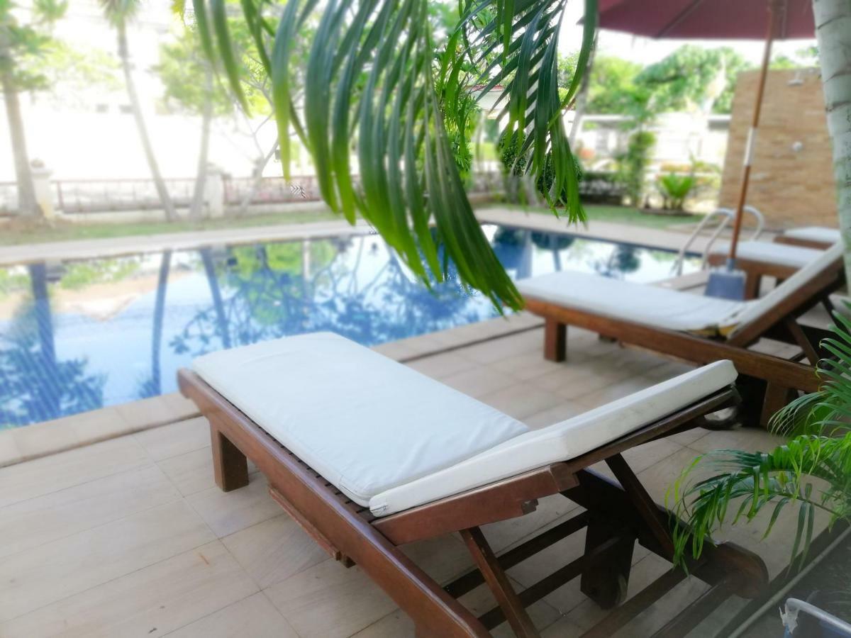 Villa Pool *