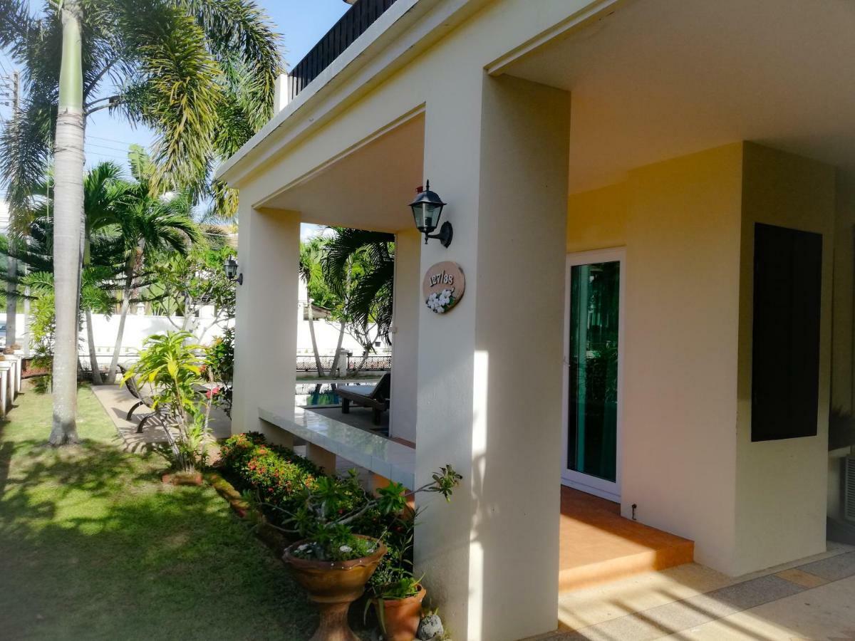 Villa Pool *