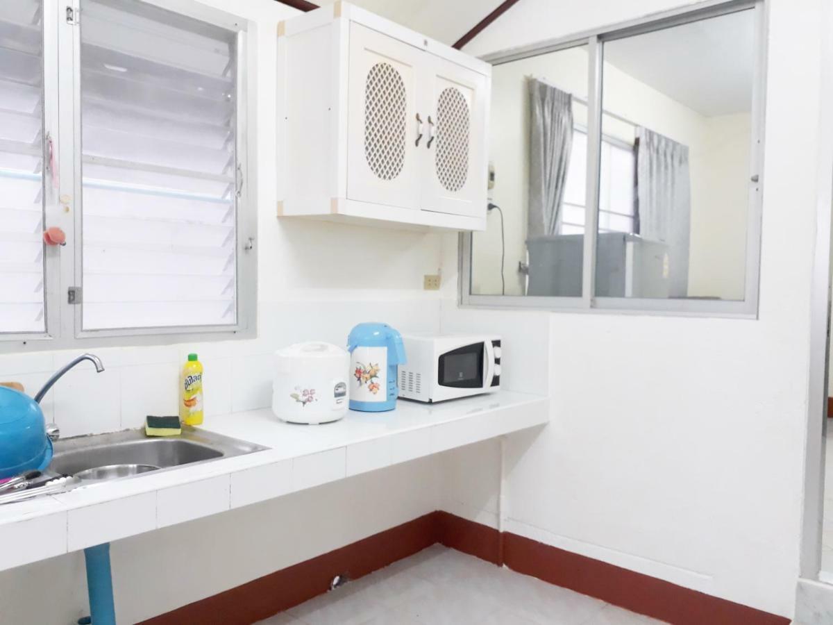 Mae Rampung House คาราโอเกะและสระเด็ก Casa de férias Rayong