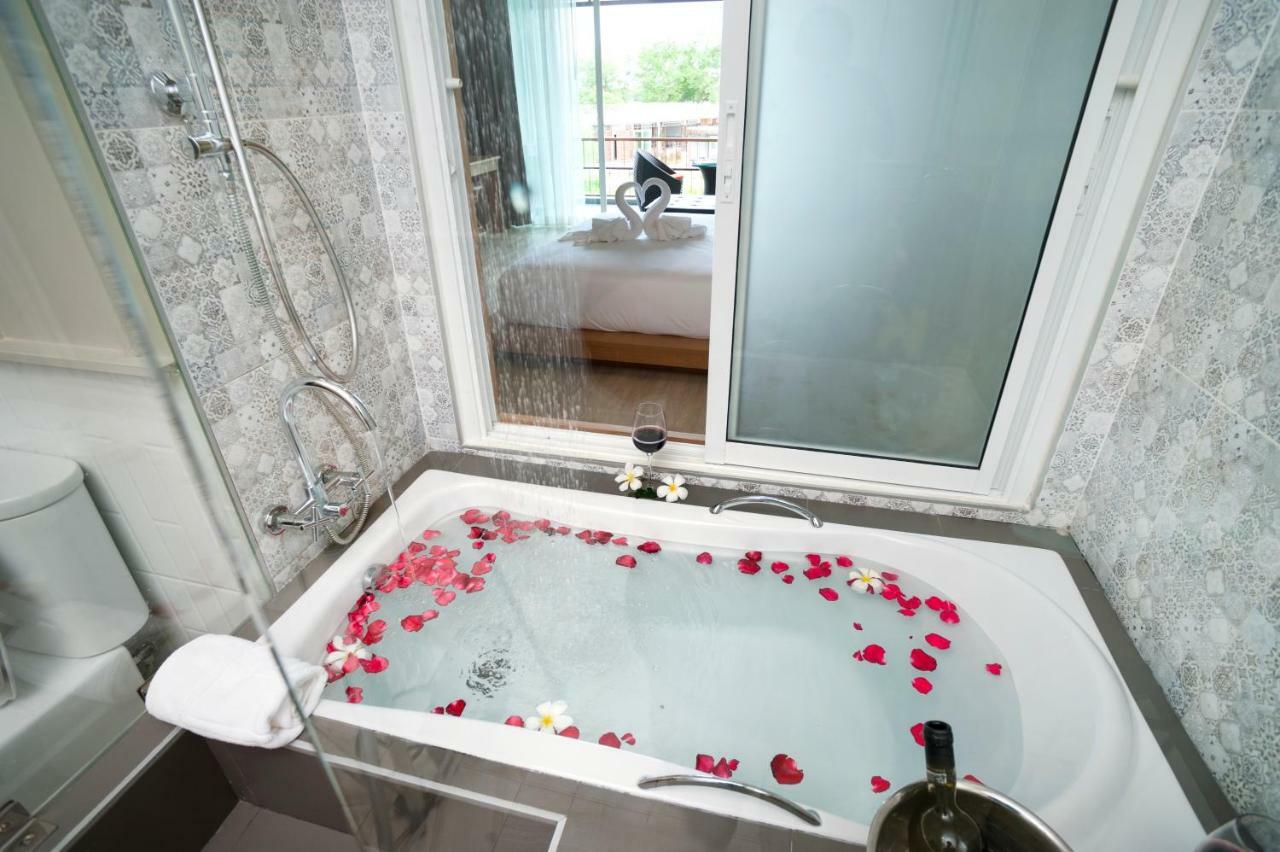 Baan Rim Ao Hotel