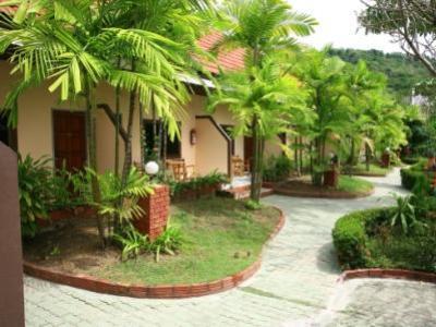 Club Coconut Resort
