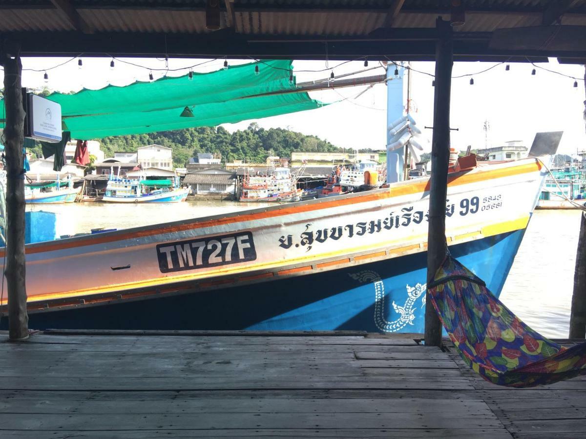 Rub Lom Chom Klong * Chumphon