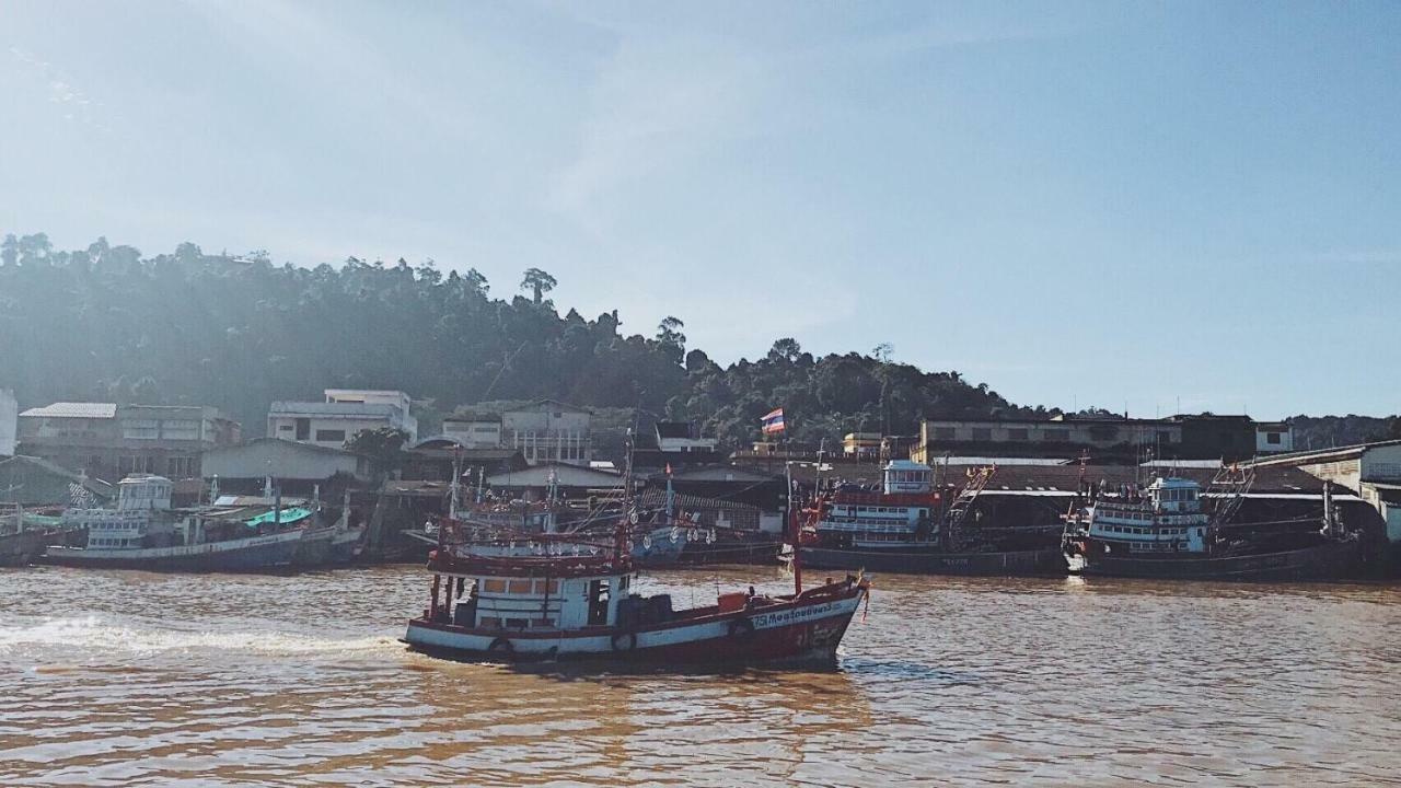 Rub Lom Chom Klong Homestay Chumphon