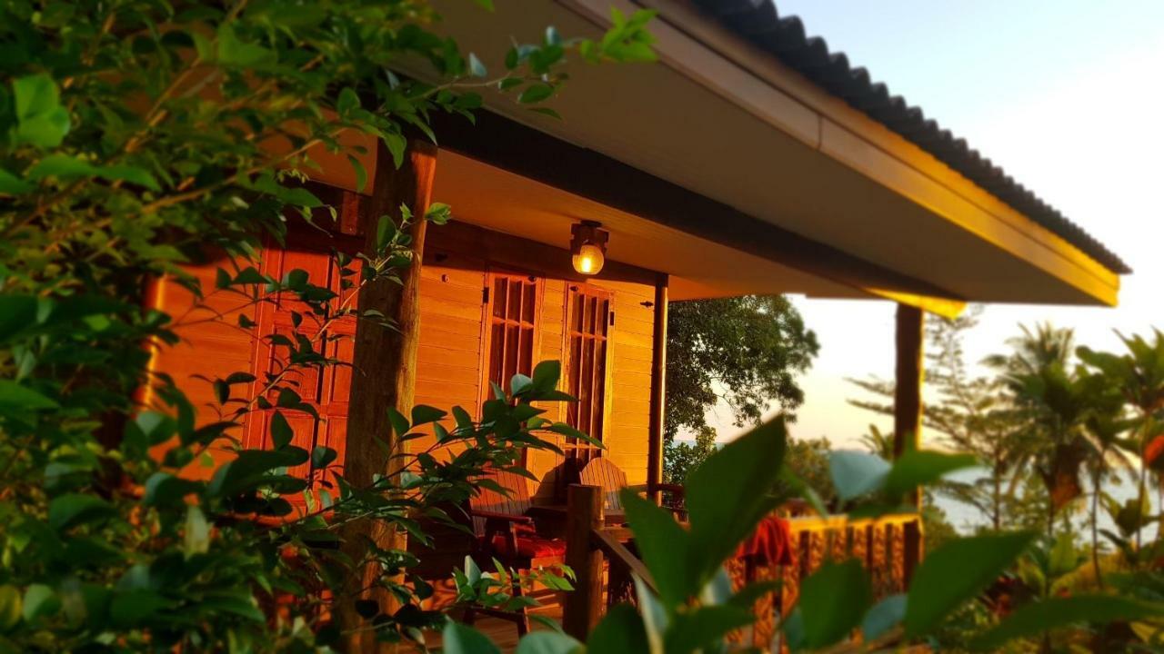 Coral Bay Lodge