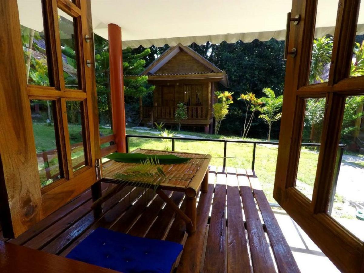 Coral Bay Lodge