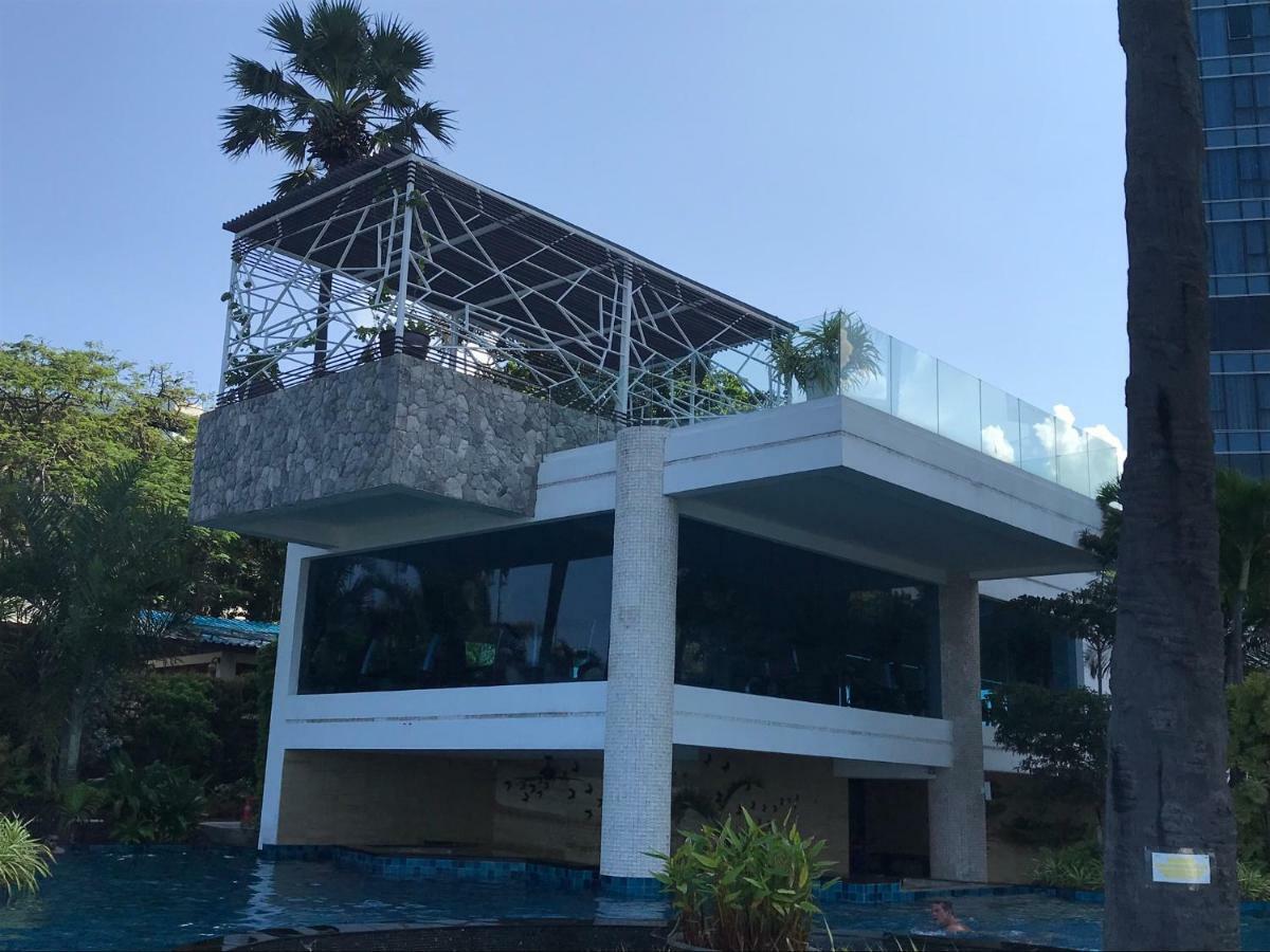 Luxurious Beachfront Apartamento