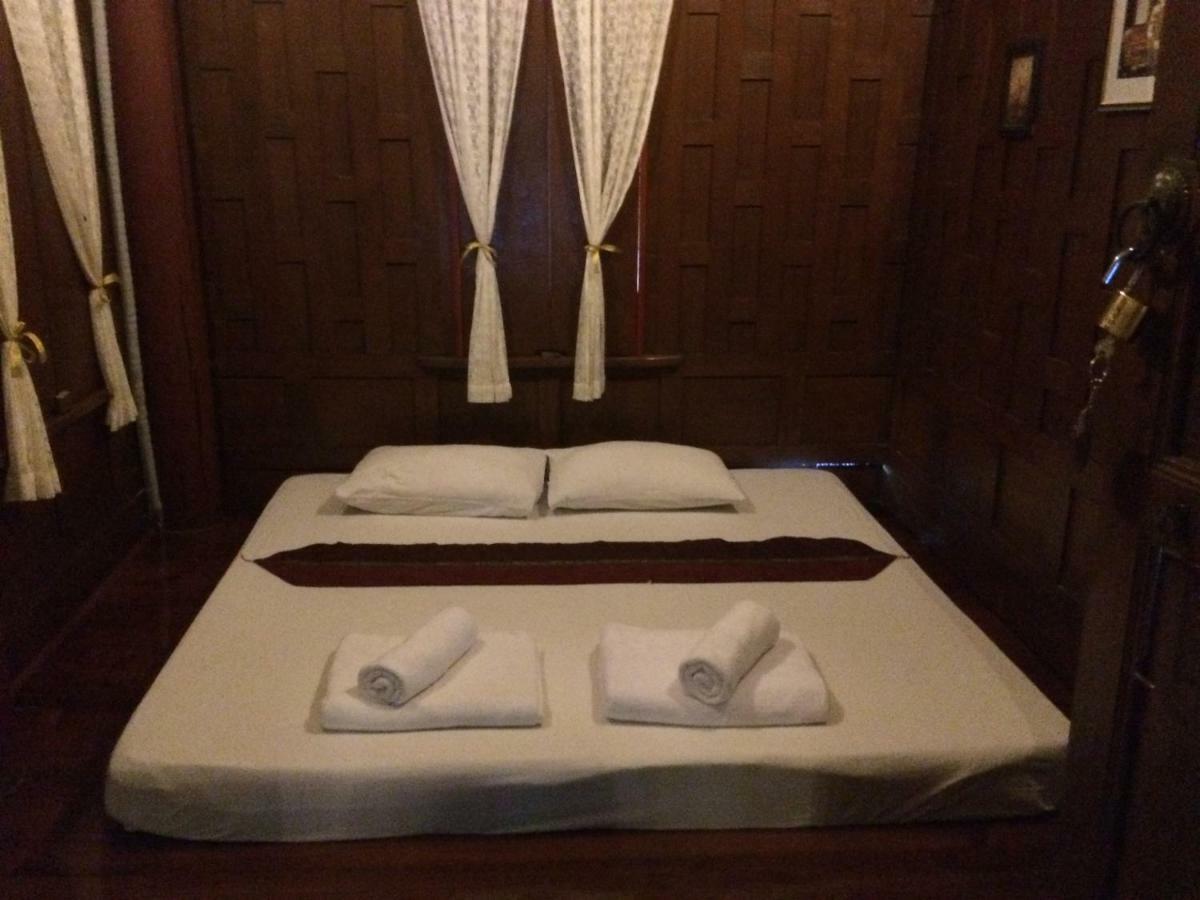 บ้านกรนรา Baan Kornnara Resort Amphawa