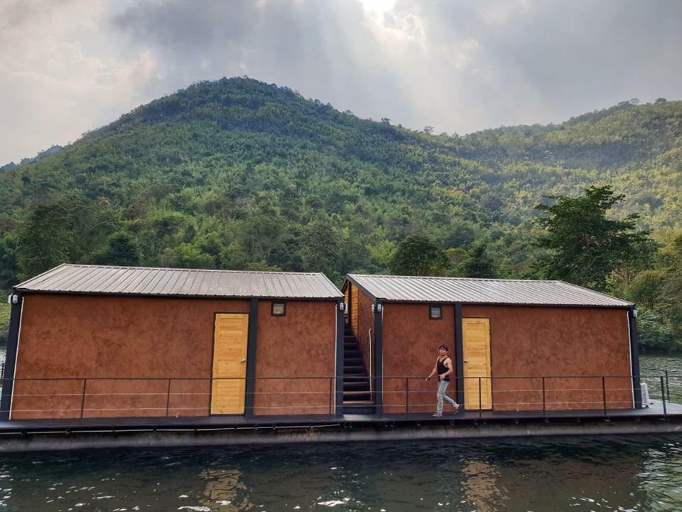 Baan Krupong * Ban Tha Thong Mon