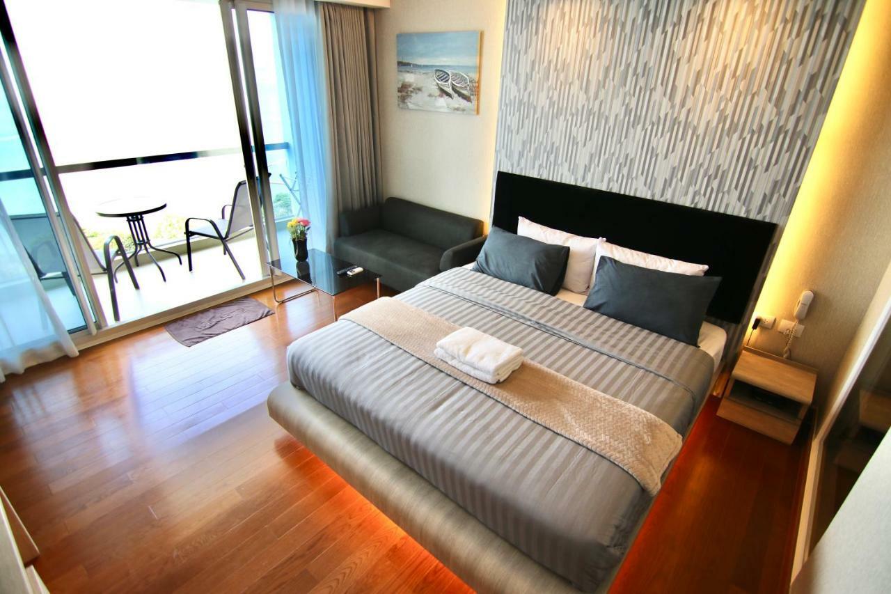 Luxurious Beachfront Apartamento Pattaya