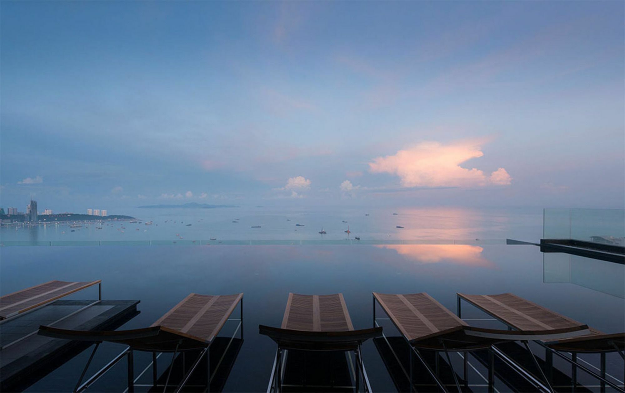 1br Centric Sea 812 With Infinity Pool 3* Pattaya
