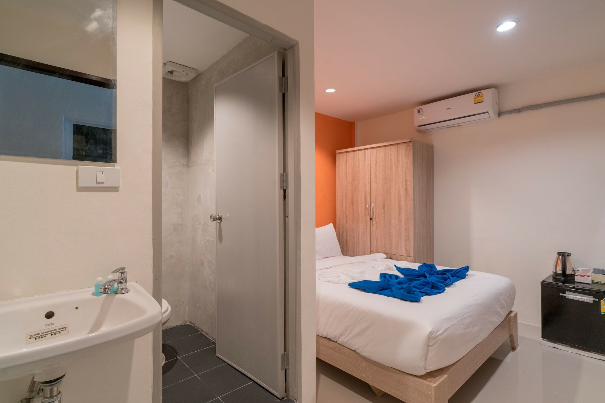 Grey Door Guest house 2*