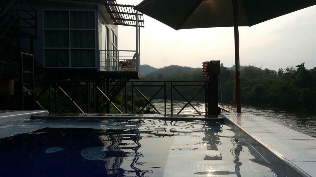 Jung Ja Hut Sai Yok