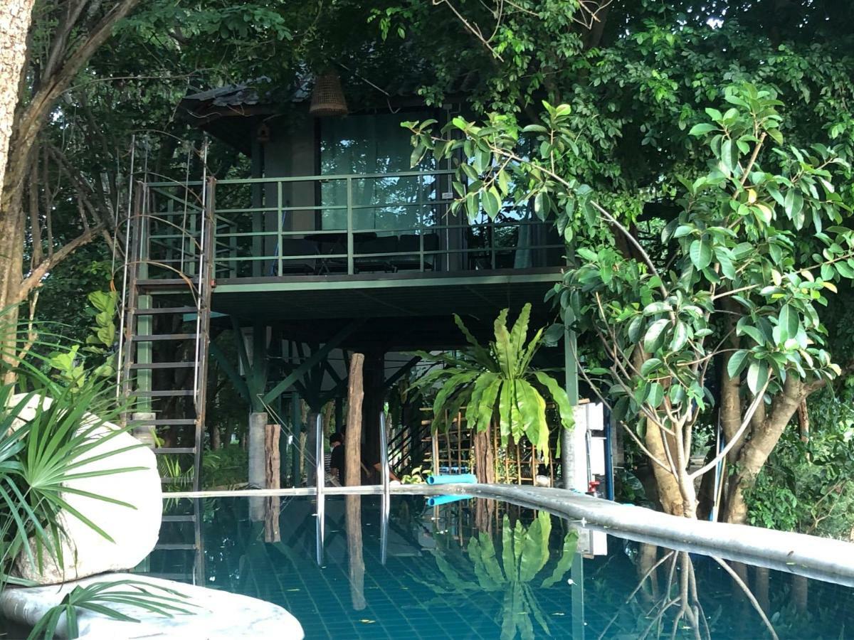 Jung Ja Hut Sai Yok