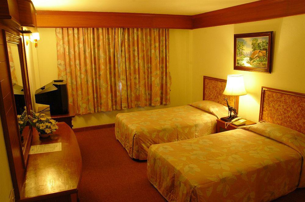 Hotel The Camelot 4*