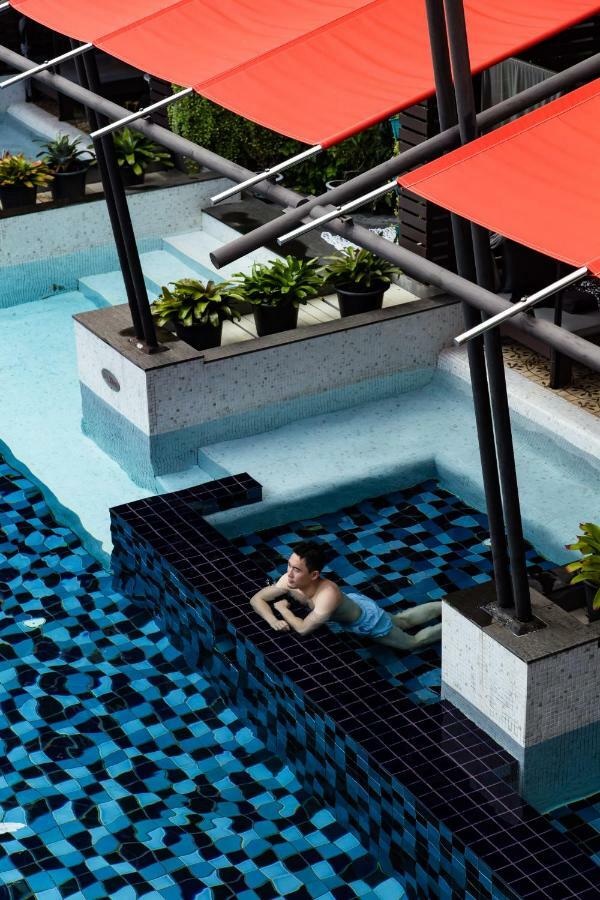 Red Ginger Chic - Sha Extra 4*