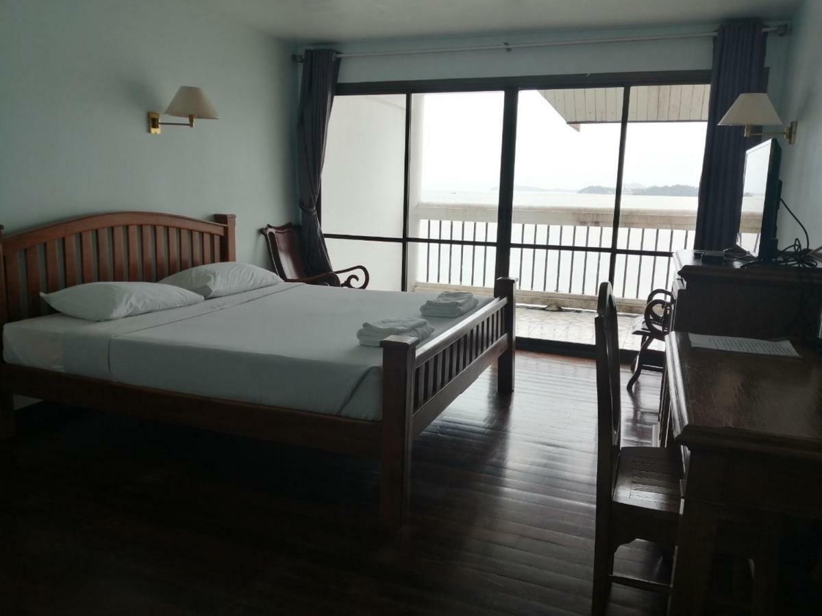 Jansom Hotel 3*