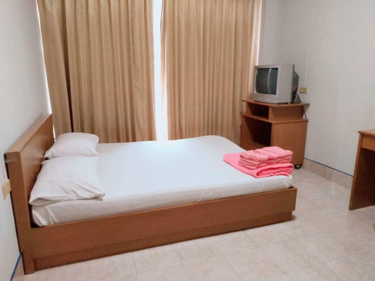 Cathay Hotel 2*