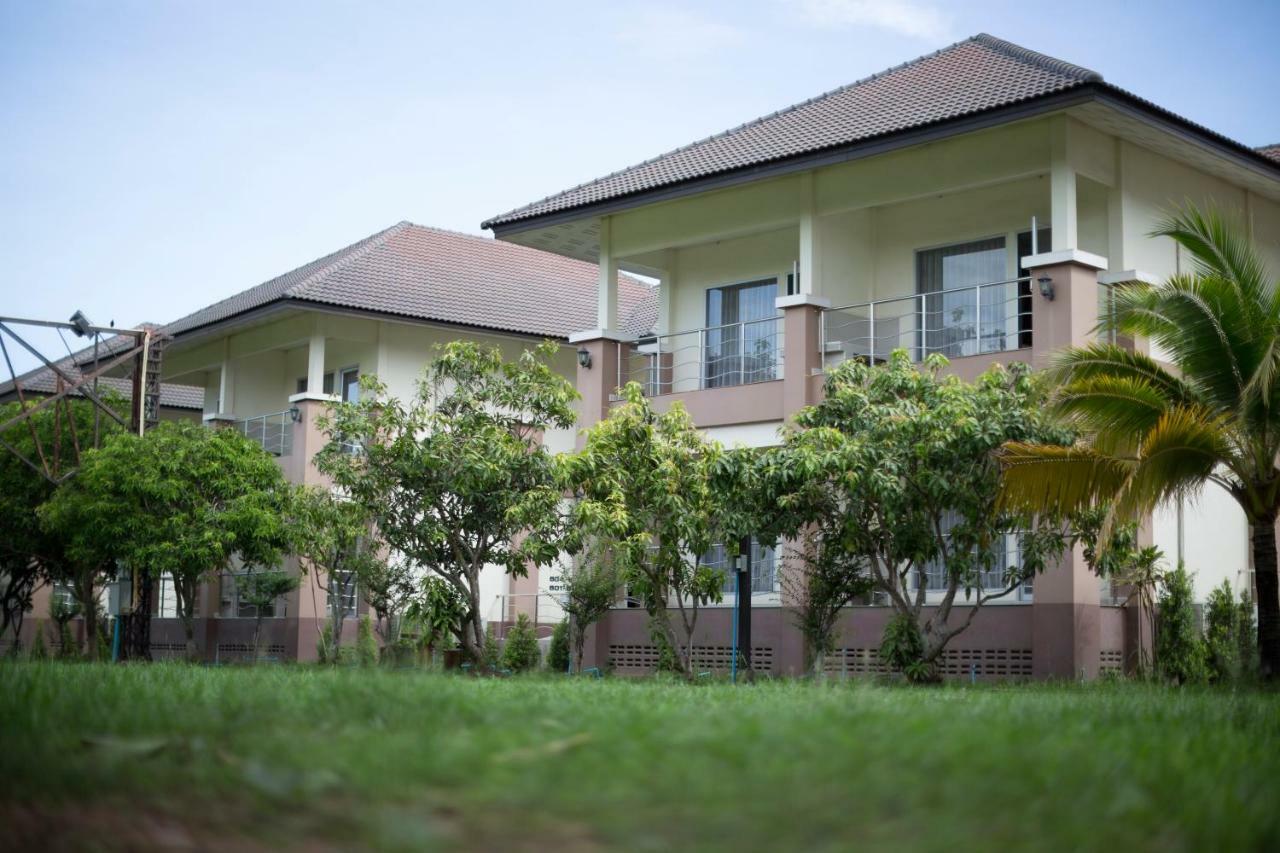 Araya Uttaradit